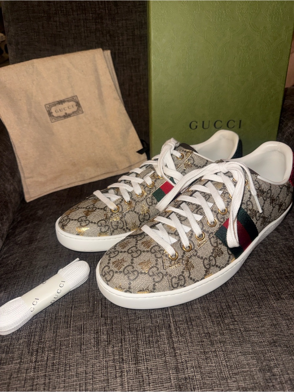 Gucci unisex GG Supreme Canvas Ace Sneaker in Beige/Gold gold bees sz 39
